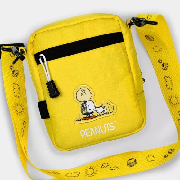 Sale! Retrospekt Peanuts Charlie Brown 35MM Camera and carrying bag set New! - Picture 3 of 10